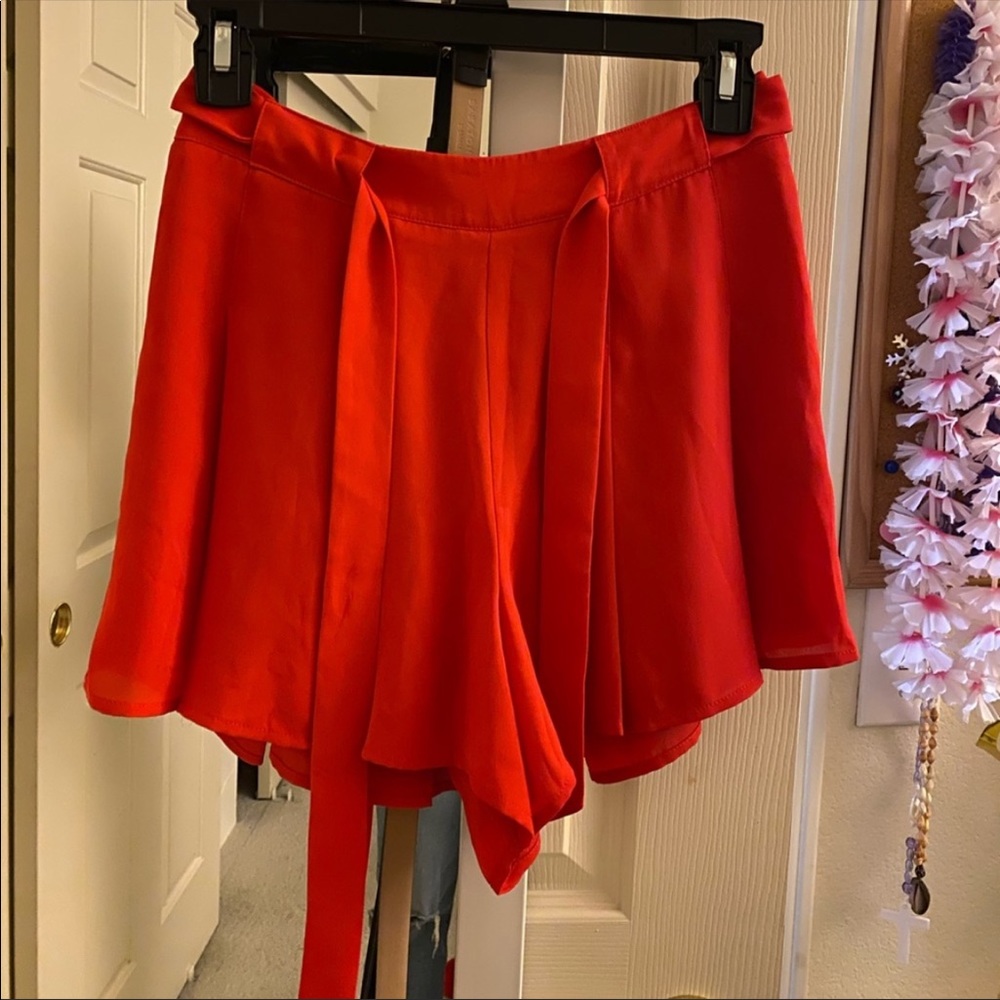 NWOT Aritzia Sunday Best Westley Flowy Shorts in Scarlet Red 4 - Picture 5 of 6
